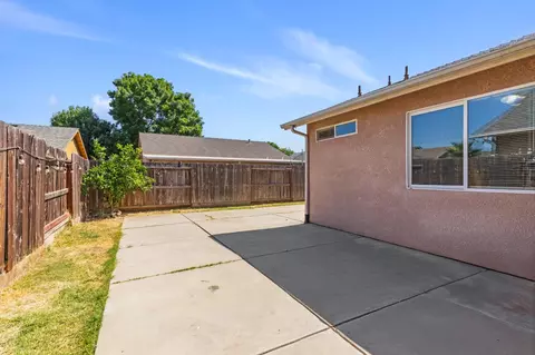 Exterior - 662 John Ct, Merced, CA 95341 photo 7 of 8