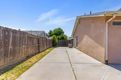 Exterior - 662 John Ct, Merced, CA 95341 photo 8 of 8