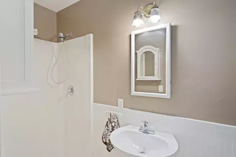 Bath - 1936 Ralston Ct, Modesto, CA 95350 photo 1 of 3