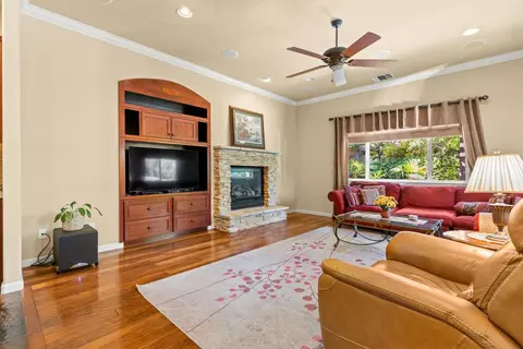 Living - 1925 Nevada St, Gridley, CA 95948 photo 5 of 8