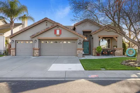 Exterior - 1816 Hyde Park Ln, Manteca, CA 95336 photo 2 of 10