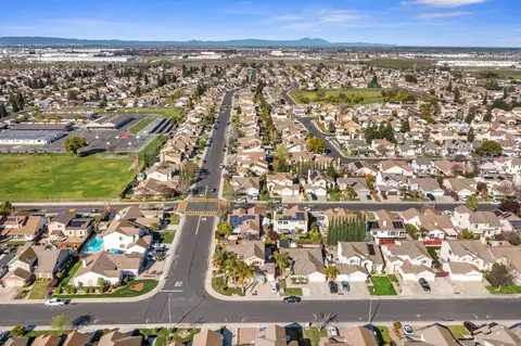 View/Area - 1816 Hyde Park Ln, Manteca, CA 95336 photo 6 of 10