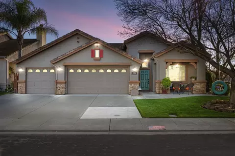 Exterior - 1816 Hyde Park Ln, Manteca, CA 95336 photo 3 of 10