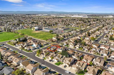View/Area - 1816 Hyde Park Ln, Manteca, CA 95336 photo 8 of 10