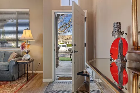 Entry Way - 1816 Hyde Park Ln, Manteca, CA 95336 photo 2 of 9