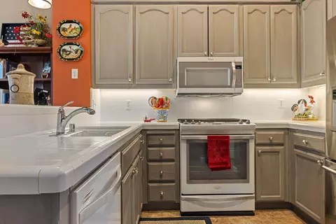 Kitchen - 1816 Hyde Park Ln, Manteca, CA 95336 photo 2 of 5