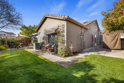 Exterior - 1816 Hyde Park Ln, Manteca, CA 95336 photo 10 of 10
