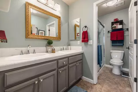 Bath - 1816 Hyde Park Ln, Manteca, CA 95336 photo 1 of 2
