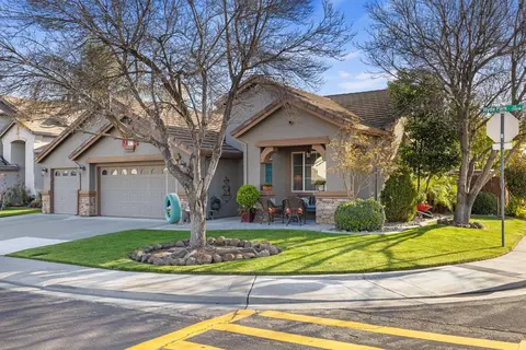 Exterior - 1816 Hyde Park Ln, Manteca, CA 95336 photo 4 of 10