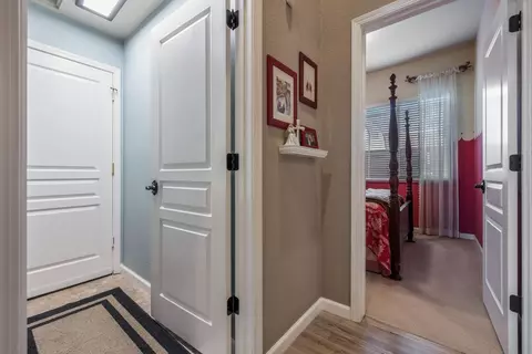 Entry Way - 1816 Hyde Park Ln, Manteca, CA 95336 photo 6 of 9