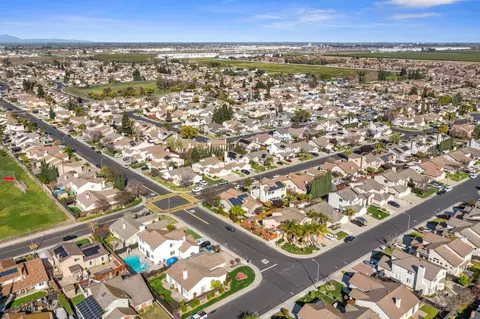 View/Area - 1816 Hyde Park Ln, Manteca, CA 95336 photo 5 of 10