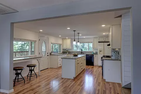 Kitchen - 895 Sunray Ln, Colfax, CA 95713 photo 3 of 7