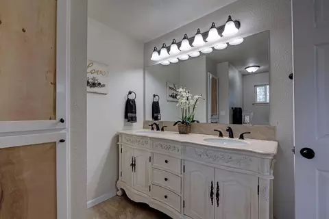 Bath - 895 Sunray Ln, Colfax, CA 95713 photo 1 of 4