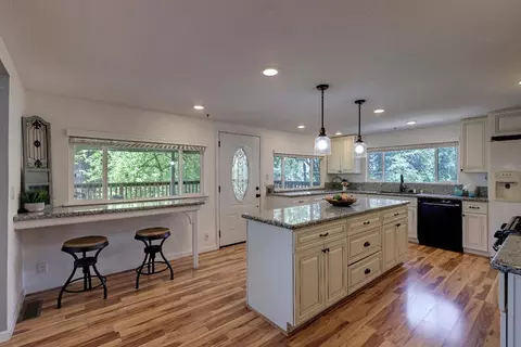 Kitchen - 895 Sunray Ln, Colfax, CA 95713 photo 4 of 7