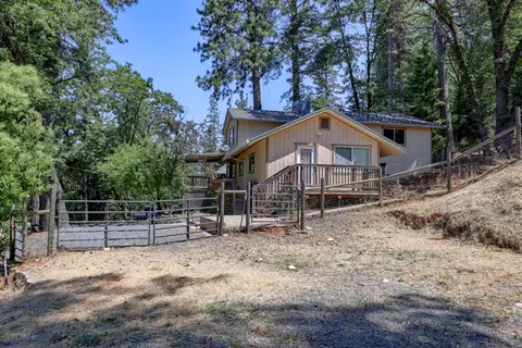 Exterior - 895 Sunray Ln, Colfax, CA 95713 photo 6 of 27