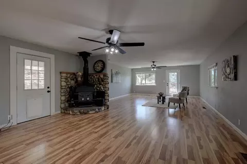 Living - 895 Sunray Ln, Colfax, CA 95713 photo 2 of 7