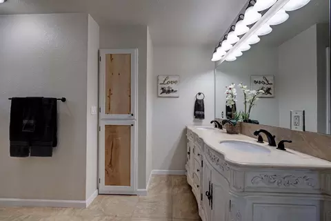 Bath - 895 Sunray Ln, Colfax, CA 95713 photo 2 of 4
