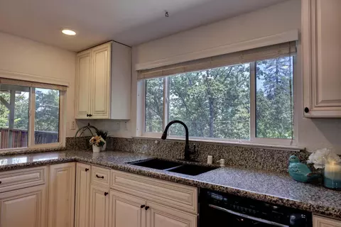 Kitchen - 895 Sunray Ln, Colfax, CA 95713 photo 6 of 7