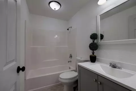 Bath - 895 Sunray Ln, Colfax, CA 95713 photo 4 of 4