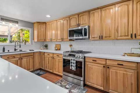 Kitchen - 920 Independence Dr, Tracy, CA 95376 photo 5 of 12
