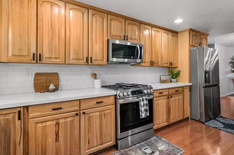 Kitchen - 920 Independence Dr, Tracy, CA 95376 photo 4 of 12