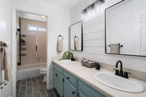 Bath - 920 Independence Dr, Tracy, CA 95376 photo 2 of 7
