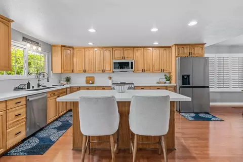 Kitchen - 920 Independence Dr, Tracy, CA 95376 photo 3 of 12