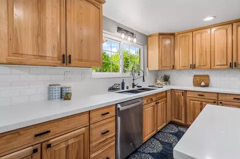Kitchen - 920 Independence Dr, Tracy, CA 95376 photo 6 of 12