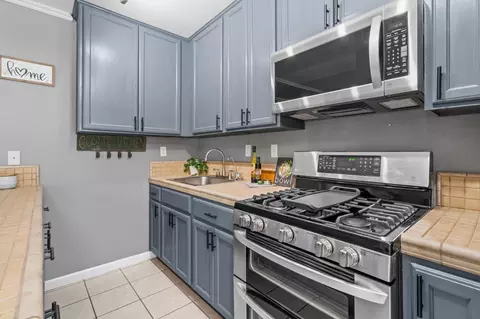 Kitchen - 920 Independence Dr, Tracy, CA 95376 photo 11 of 12