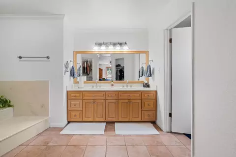 Bath - 920 Independence Dr, Tracy, CA 95376 photo 3 of 7
