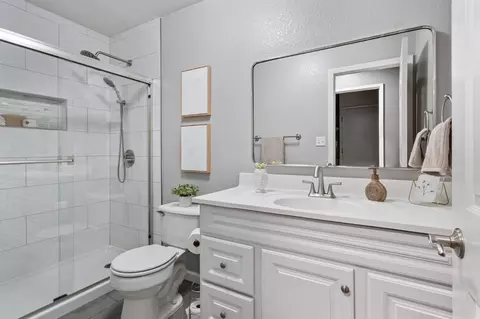 Bath - 920 Independence Dr, Tracy, CA 95376 photo 1 of 7