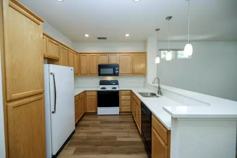 3367 Four Seasons Dr, Turlock, CA 95382 photo 15