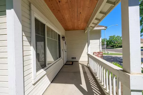 3367 Four Seasons Dr, Turlock, CA 95382 photo 4