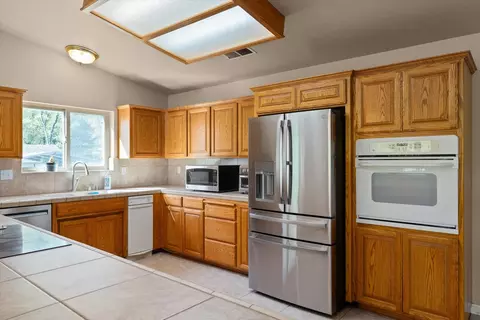 Kitchen - 115 Stringtown Rd, Oroville, CA 95966 photo 4 of 5