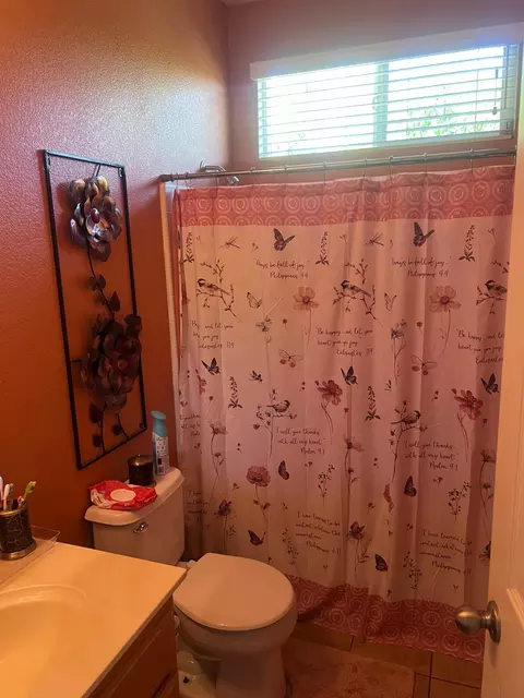 Bath - 4111 N Berkeley Ave, Turlock, CA 95382 photo 3 of 4