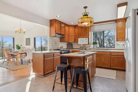 Kitchen - 2091 Riesling Way, Placerville, CA 95667 photo 4 of 8