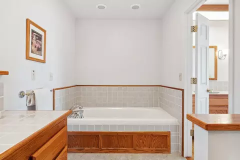 Bath - 2091 Riesling Way, Placerville, CA 95667 photo 2 of 7
