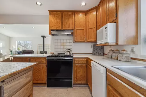 Kitchen - 2091 Riesling Way, Placerville, CA 95667 photo 8 of 8