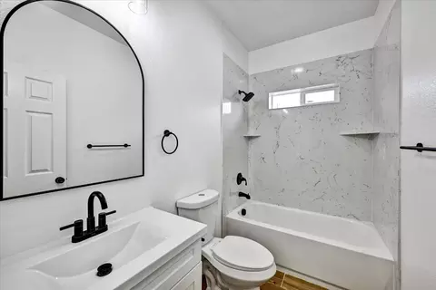 Bath - 1731 10th Ave, Olivehurst, CA 95961 photo 1 of 3