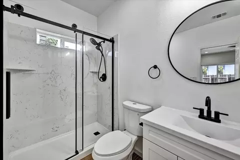 Bath - 1731 10th Ave, Olivehurst, CA 95961 photo 2 of 3