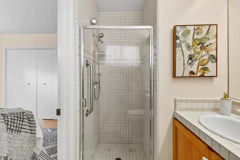Bath - 766 Mulberry Ln, Davis, CA 95616 photo 2 of 3