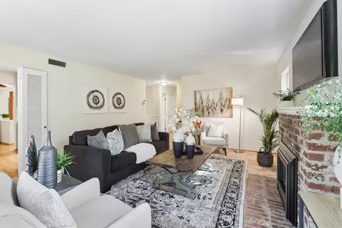 Living - 766 Mulberry Ln, Davis, CA 95616 photo 3 of 8