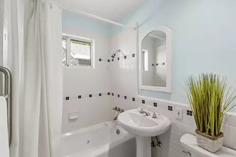 Bath - 766 Mulberry Ln, Davis, CA 95616 photo 3 of 3