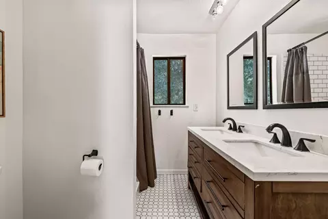 Bath - 5701 Silver Lode Dr, Placerville, CA 95667 photo 4 of 7
