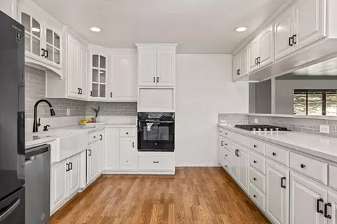 Kitchen - 5701 Silver Lode Dr, Placerville, CA 95667 photo 6 of 9