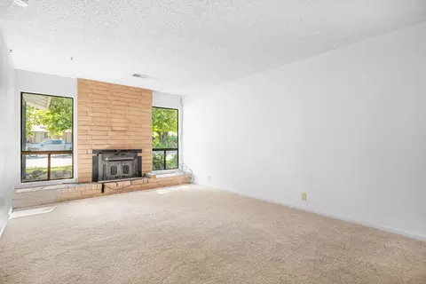 Living - 117 Riverview Ct, Winters, CA 95694 photo 5 of 10