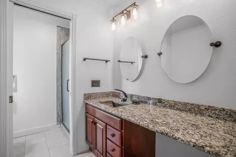 Bath - 117 Riverview Ct, Winters, CA 95694 photo 3 of 3