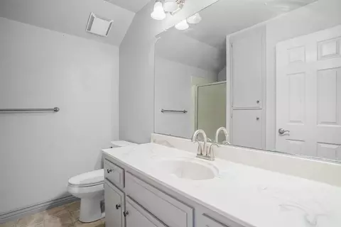Bath - 117 Riverview Ct, Winters, CA 95694 photo 1 of 3