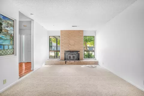 Living - 117 Riverview Ct, Winters, CA 95694 photo 8 of 10