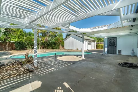 Exterior - 117 Riverview Ct, Winters, CA 95694 photo 2 of 9